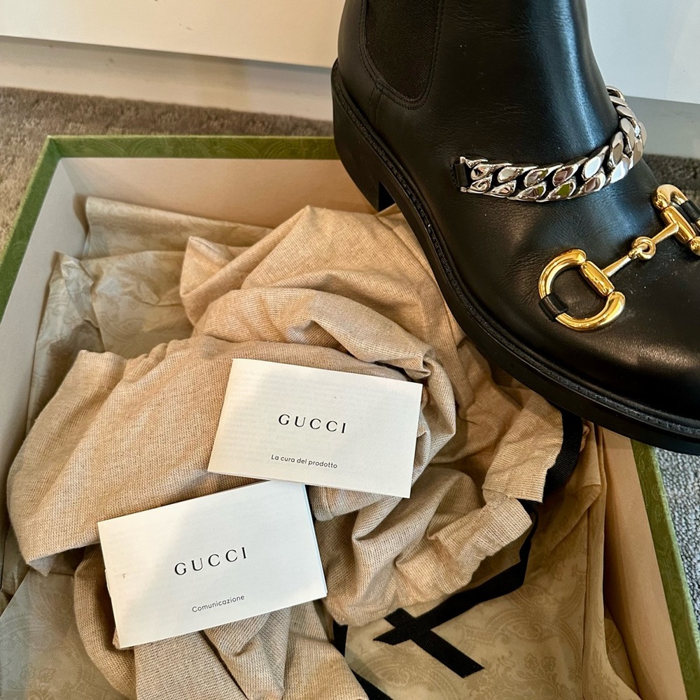 Gucci Black Leather Chelsea Boots with Gold Horsebit & Silver Chain - Picture 2 of 8